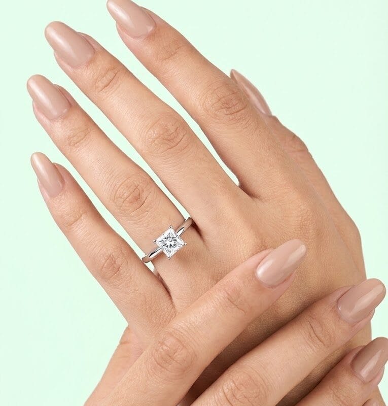 Anel Solitário de Zircônia Quadrada em Aço Inox - Tamanho 13